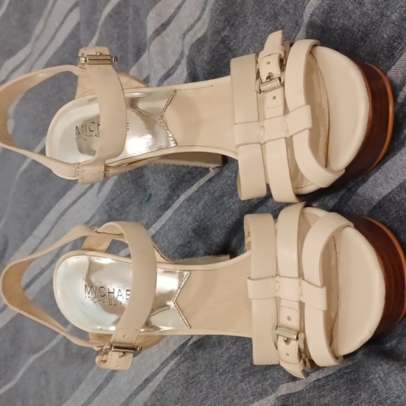 Michael Kors Ankle strap tan leather heels, silver trim heel, sz 8 - Picture 2 of 8